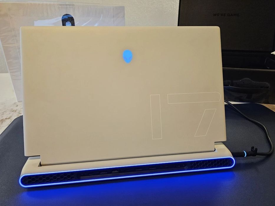 Dell Alienware X17 R2 - RTX 3080Ti, Intel 9