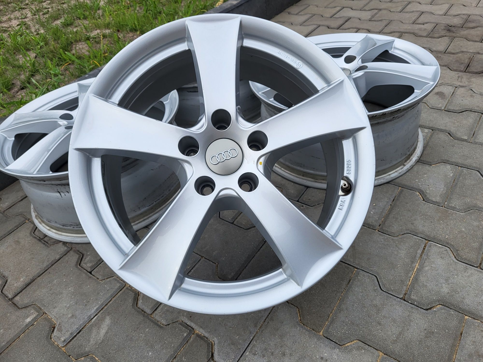 Felgi aluminiowe 17" 5x112 ET42 Audi  A4 B9 B8 B7 A6 C7 C6 C5 ŁADNE!