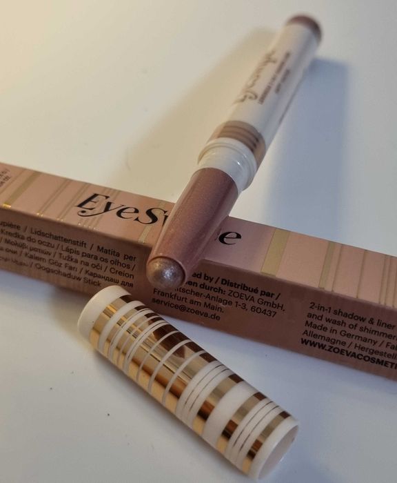 ZOEVA Eye Swipe Longwear Shadow Line cień do powiek kredka w sztyfcie