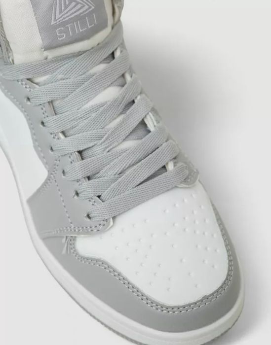 Кросівки жіночі зимові на хутрі, колір біло-сірий