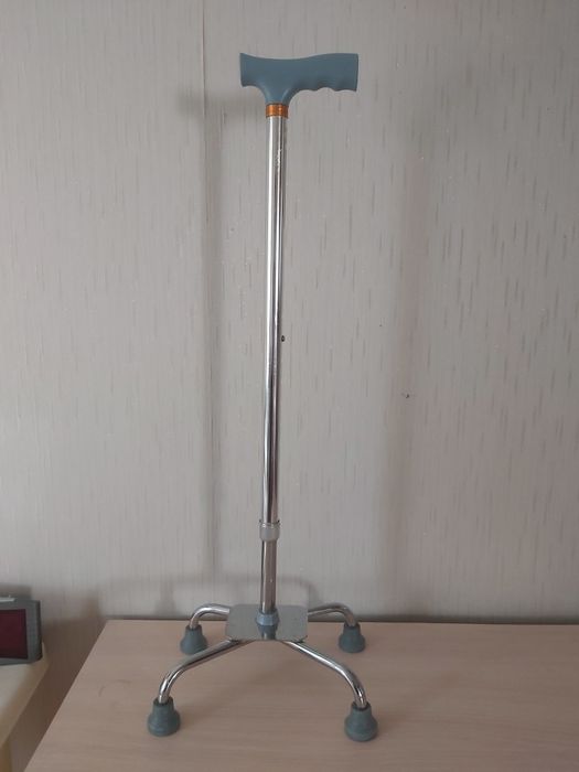 Трость четырёхопорная телскопическая