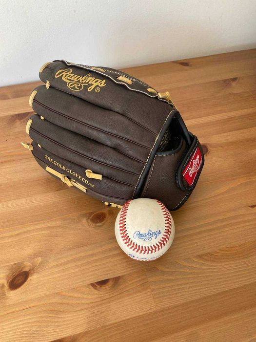 luva de couro e  bola de basebol