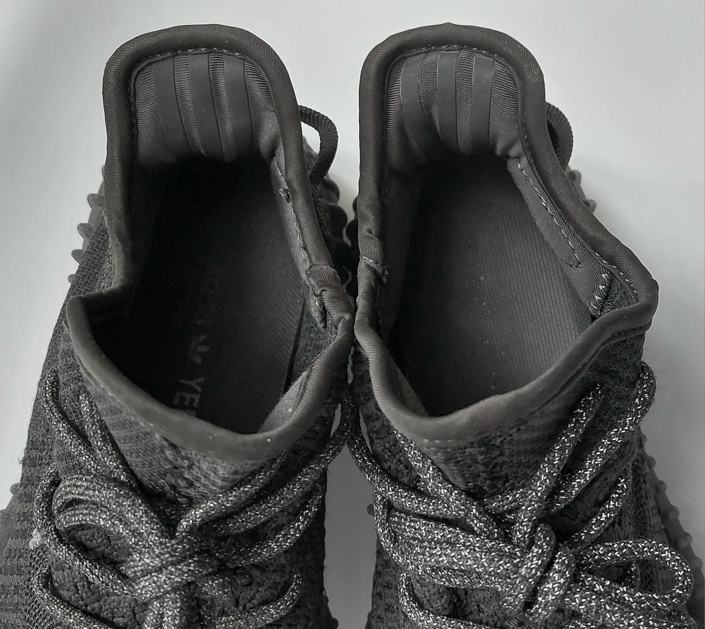 Buty Adidas Yezzy Boost V2 Black roz. 40
Buty Adidas Yezzy Boost V2 Bl