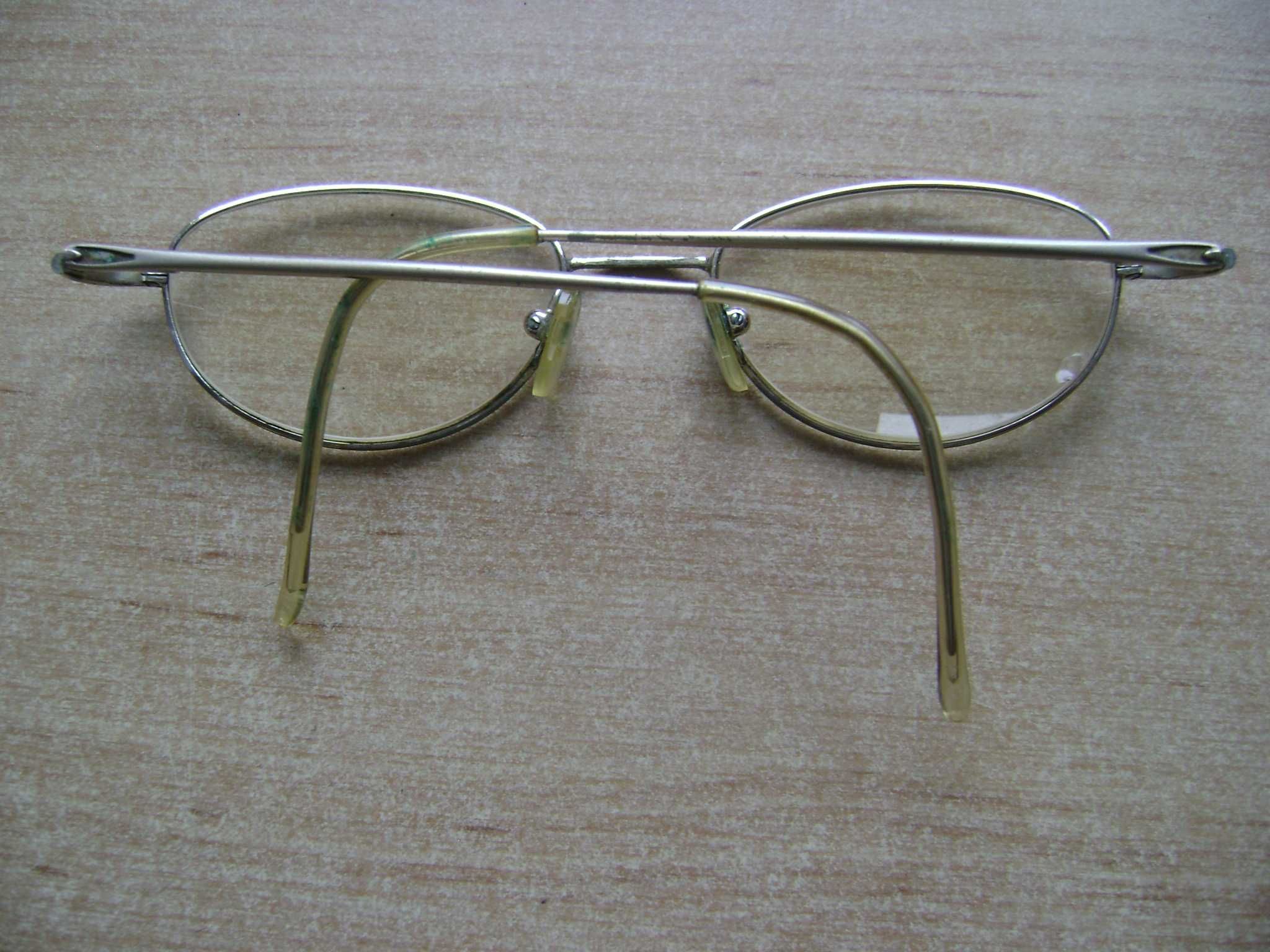 Starocie z PRL Okulary korekcyjne +2,5 dioptrii z Włoch rozstaw 13 cm
