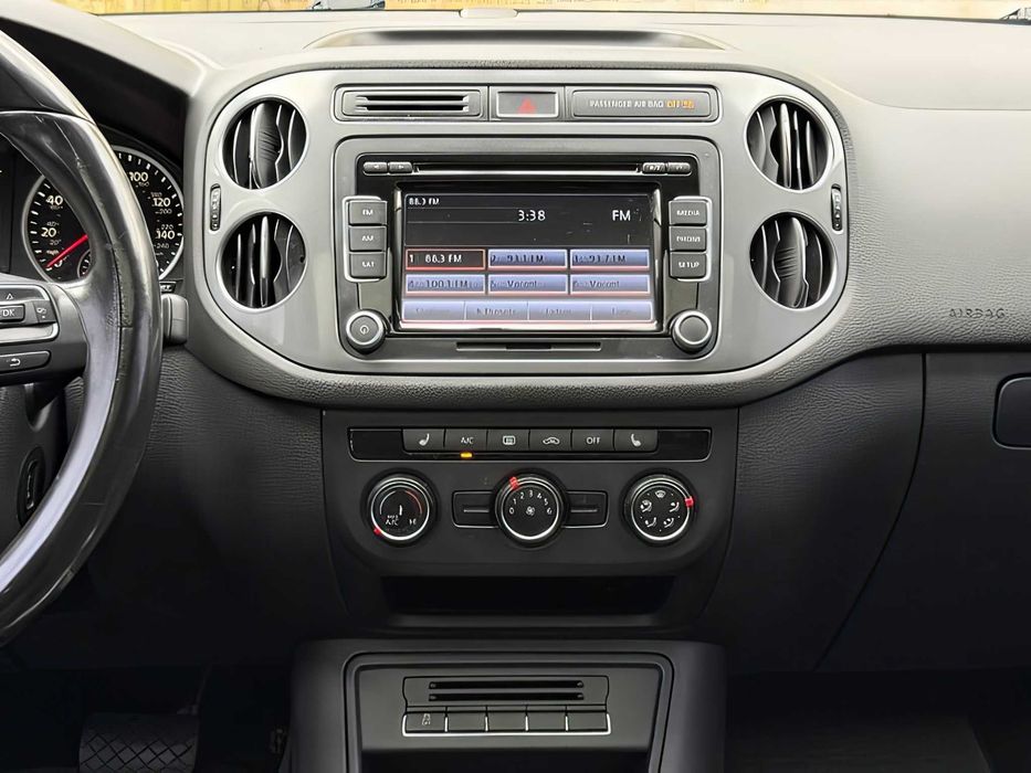 Volkswagen Tiguan      2015