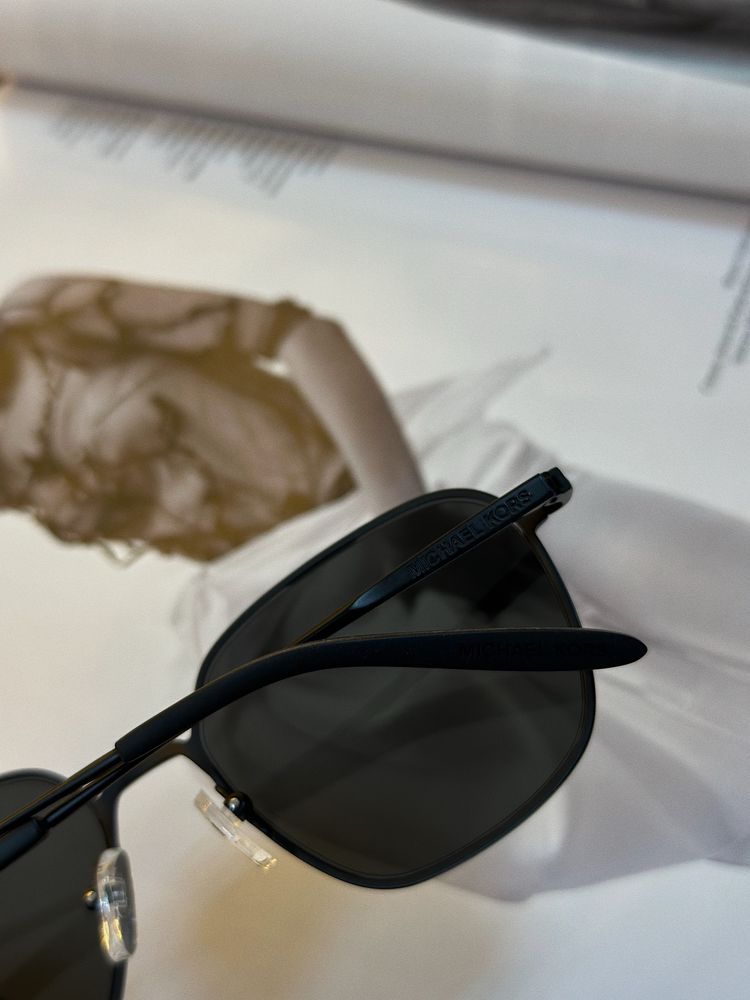 Чоловічі сонцезахисні окуляри Michael Kors