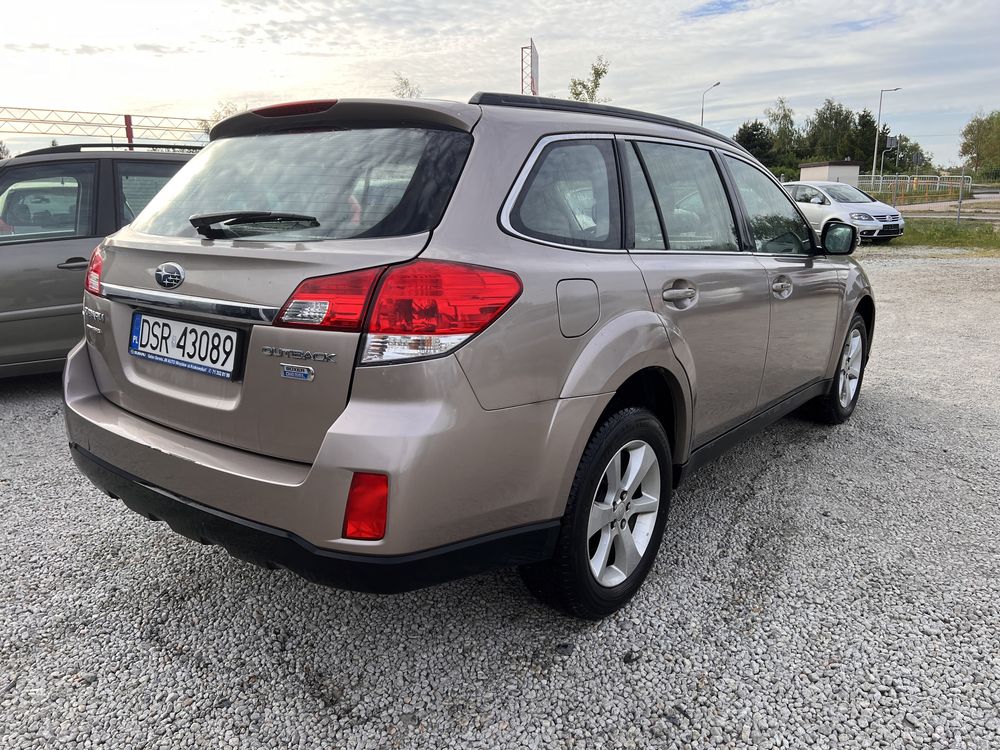 Subaru outback 2.0 diesel  4 x 4 skóry  panorama