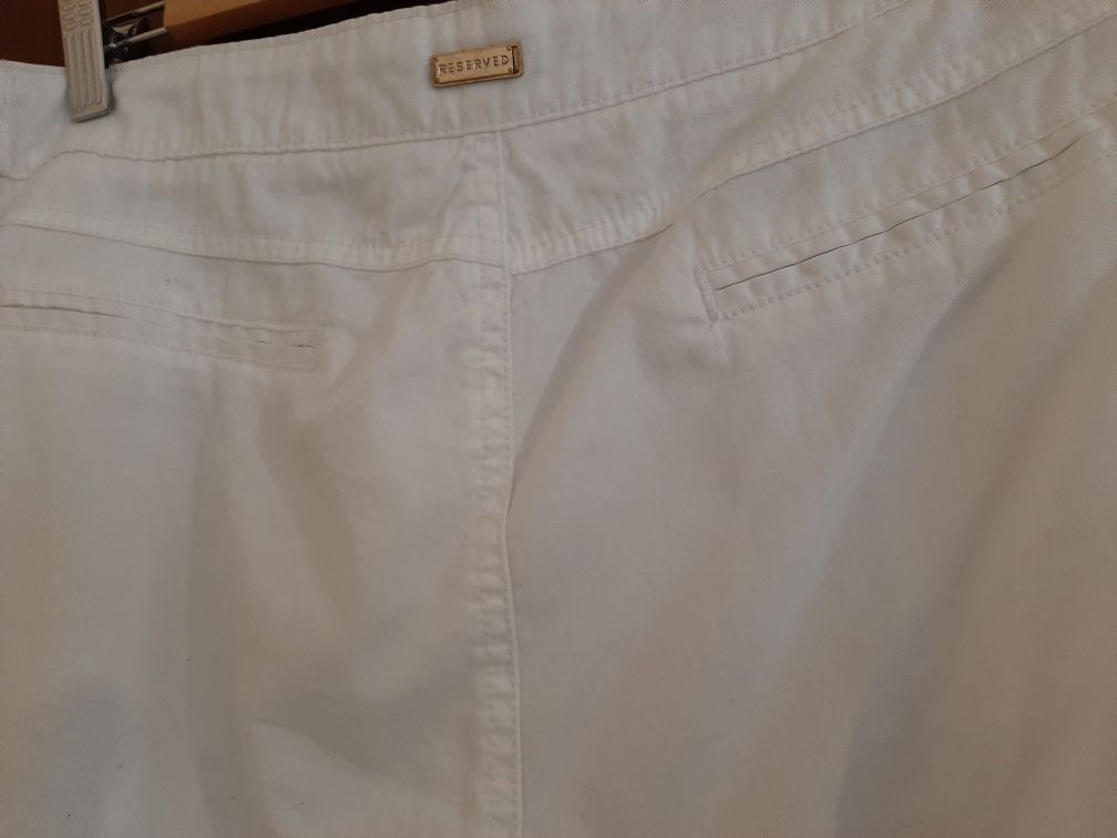 Białe jeans Reserved jak nowe 44