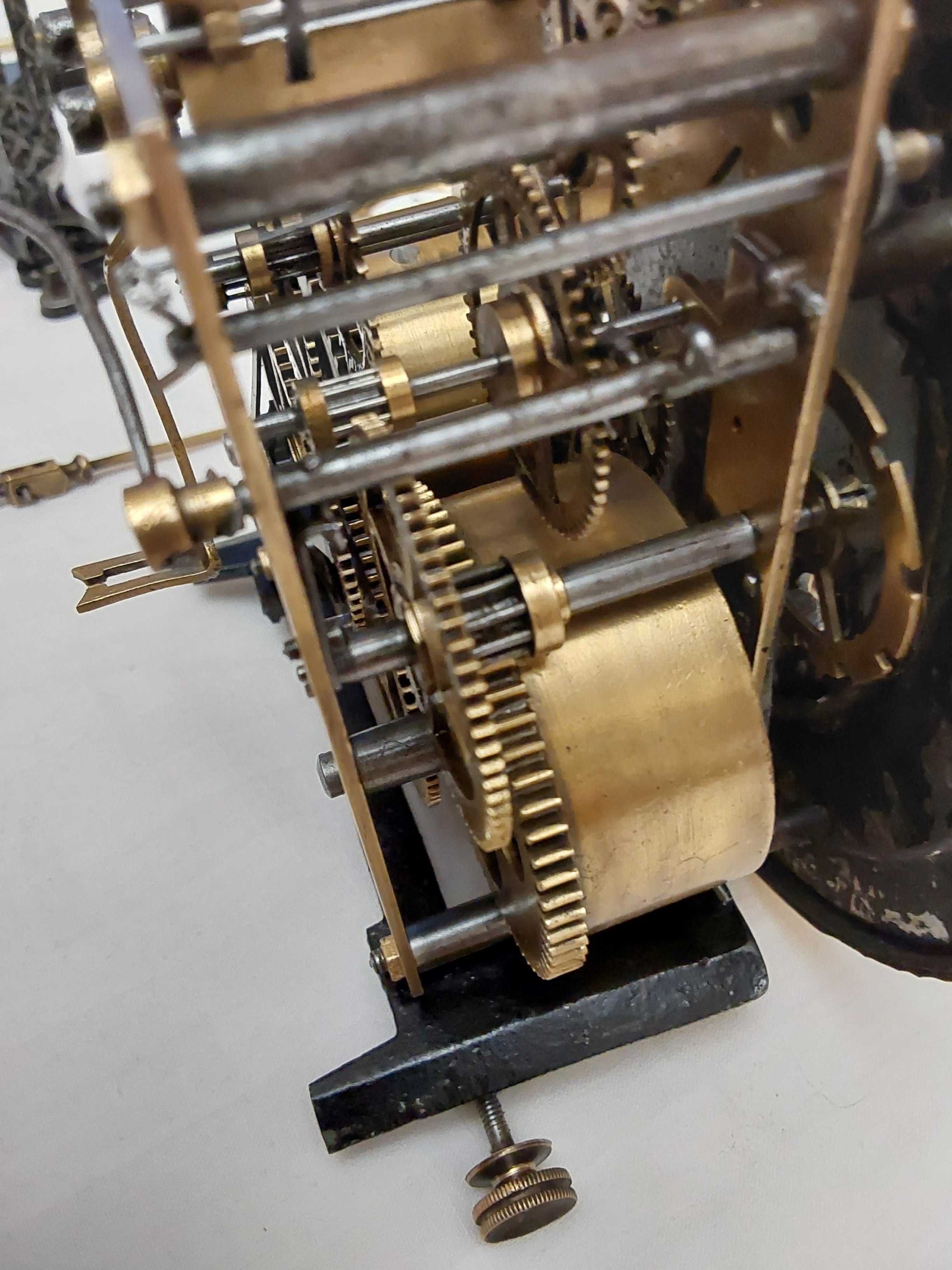 Механизм D R Patent 147023[Kienzle] настенных часов Le Roi a Paris