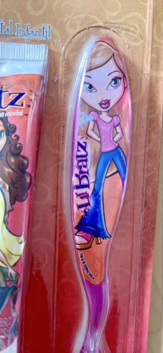 Escova e pasta de dentes Bratz
