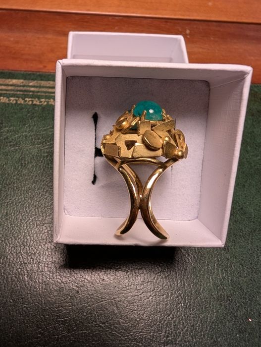 Anel em ouro e esmeraldas de familia