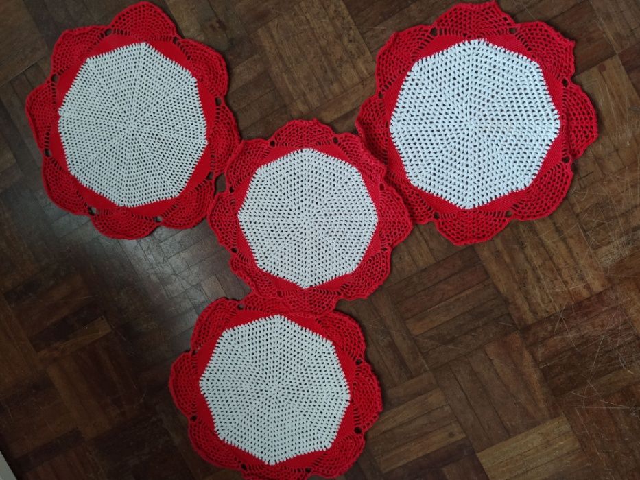 Naperons em renda de crochet vermelho e branco (4)