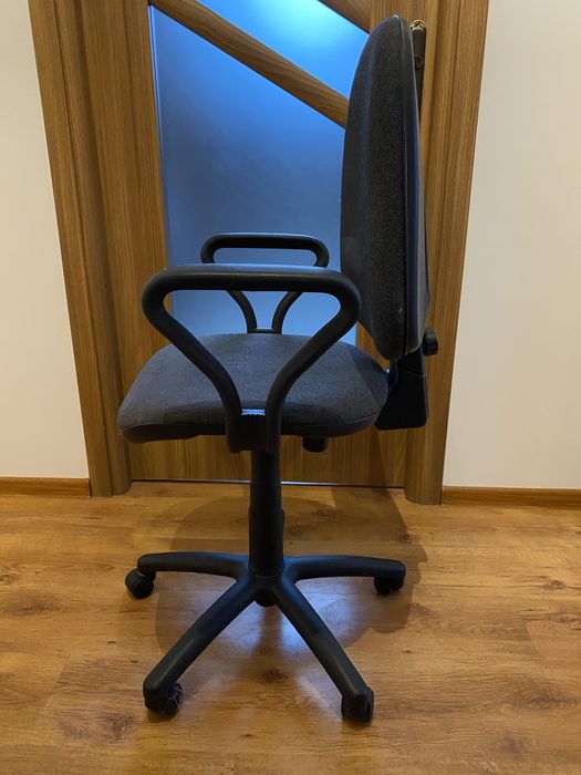 Krzesło obrotowe czarne