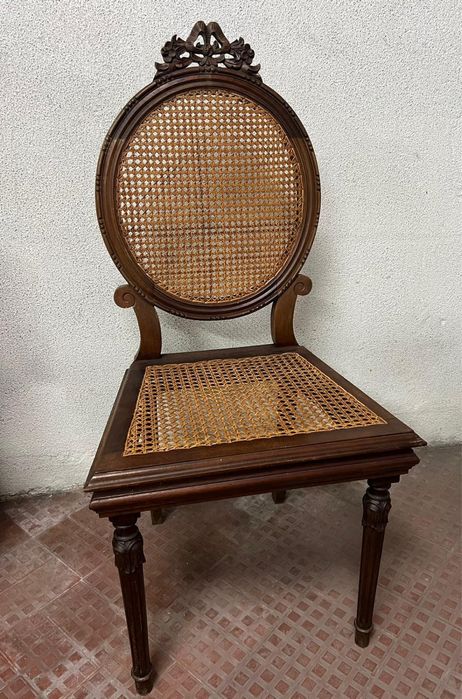 Quarto (cama, secretária, cadeira , espelho e mesa cabeceira vintage)