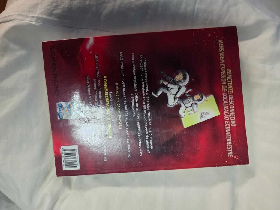 Caça ao Tesouro no Espaço de Lucy & Stephen Hawking