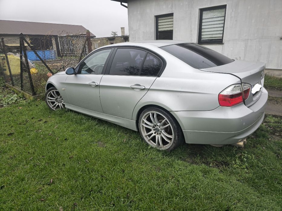 BMW E90 318i 2.0