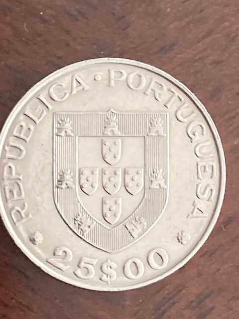 5 moedas comemorativas 25 escudos 1985 - Ano Internac. da Criança 1979