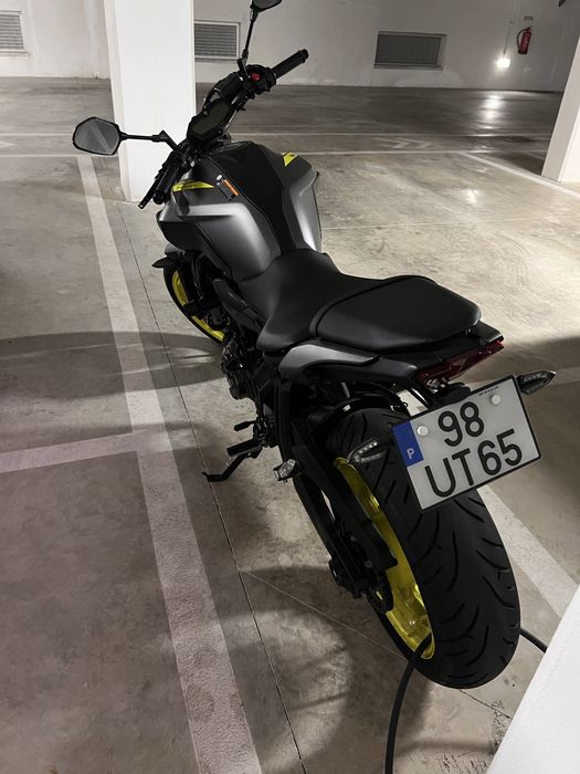Yamaha MT 07 (igual a nova)