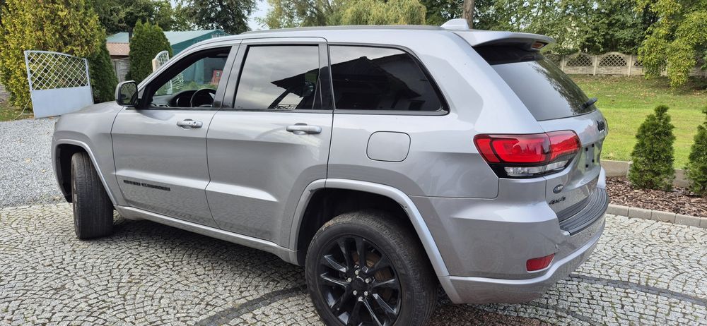 Jeep grand Cherokee 4x4 altitude