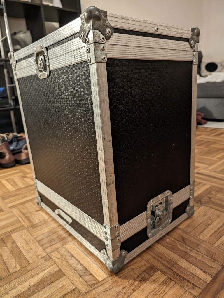 Roland AC-40 com Road Case à medida