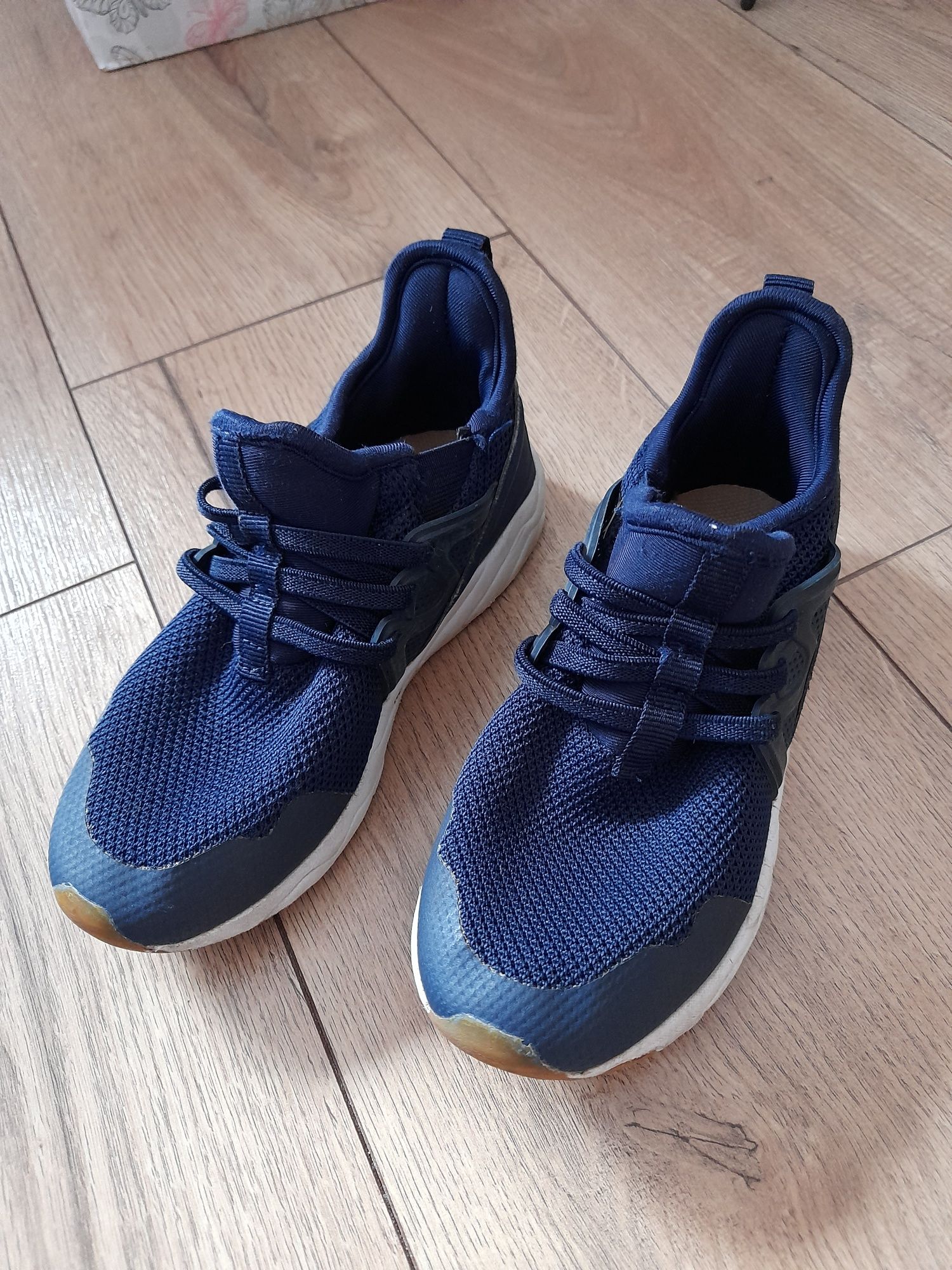 Sportowe buty na wiosne granatowe next 26 17cm