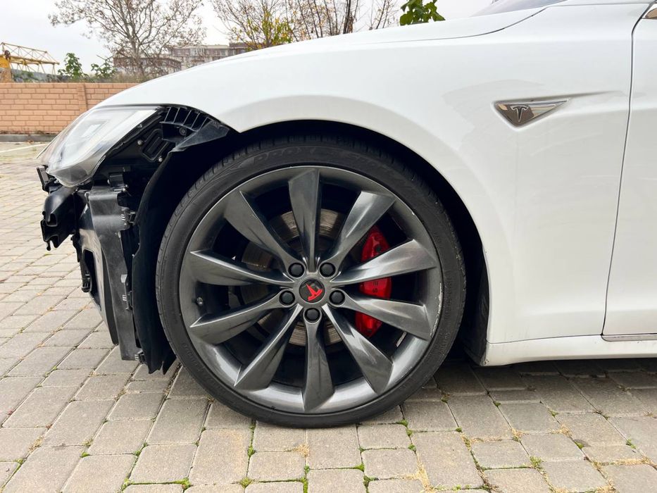 Тесла модел с рестайлинг