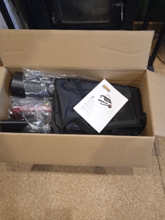 Odkurzacz spalinowy do liści z rozdrabniarka.