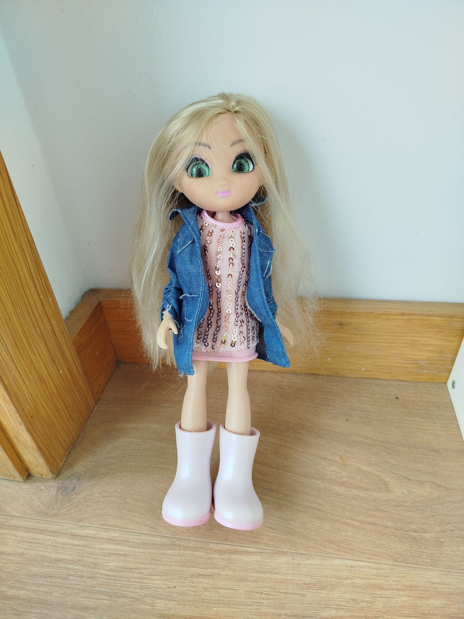 Boneca Unique Eyes Amy