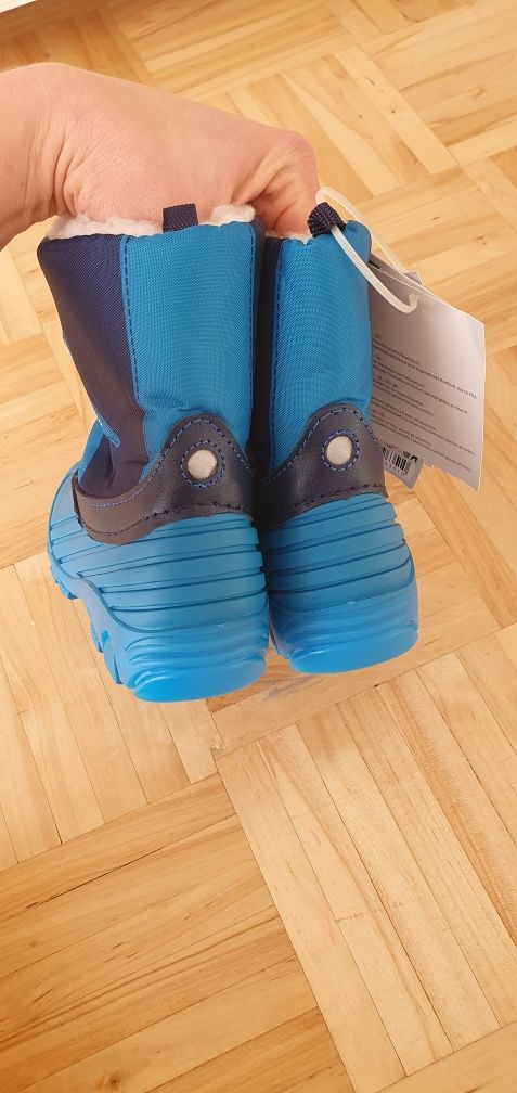 Śniegowce 27 ze świecąca podeszwą buty zimowe kozaki 27