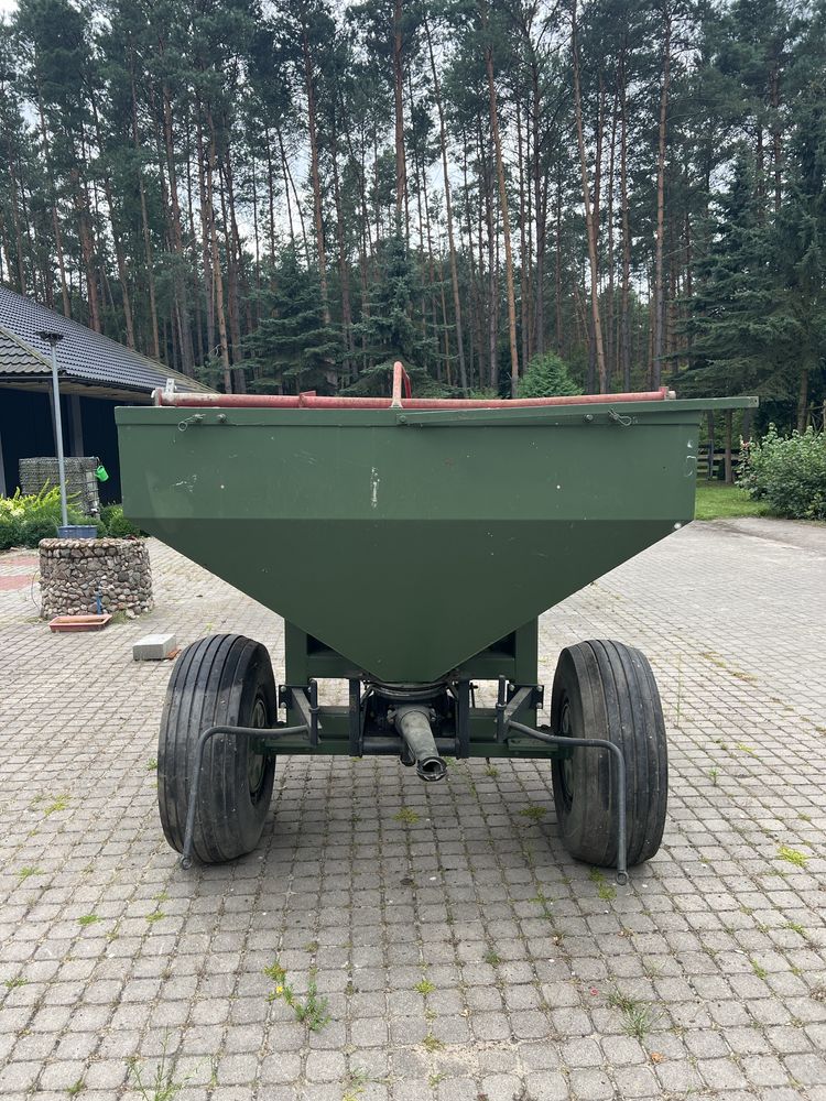 Rozsiewacz wapna nawozu piaskarka solarka  siewnik poplonu Vicon
