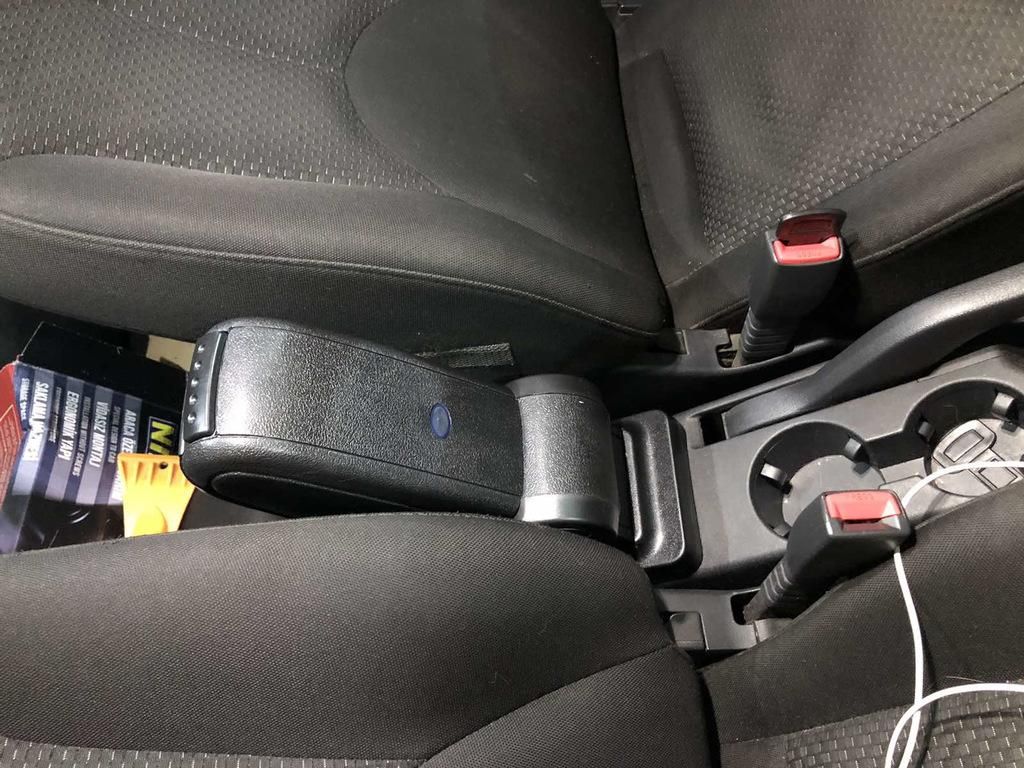 Hyundai Accent 2006-2011 Подлокотник в подстаканник