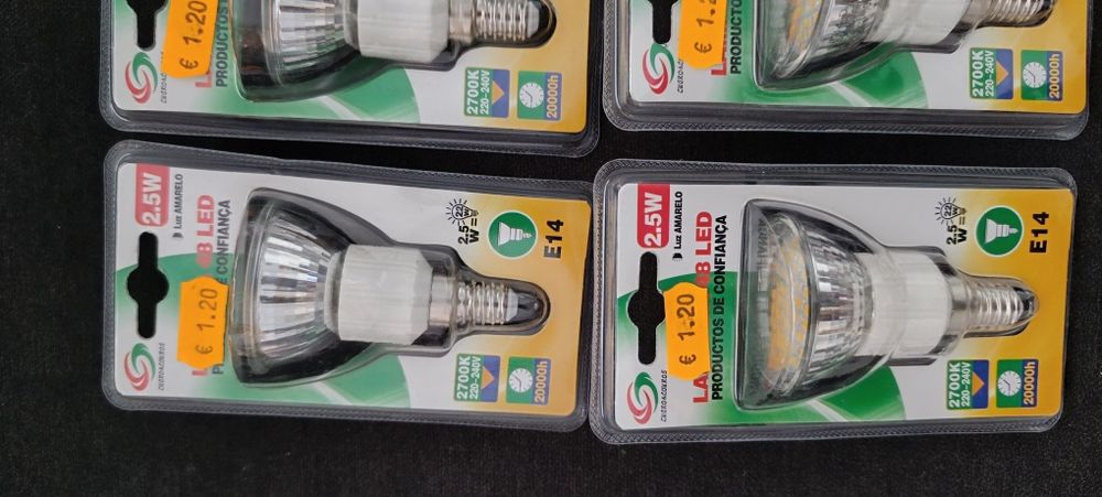 4 lâmpadas 48 LED's cada. Novas