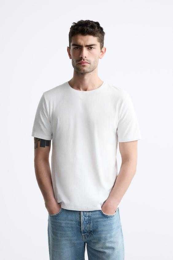 Біла базова футболка від Zara