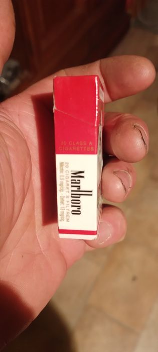 Stara zapalniczką Malboro