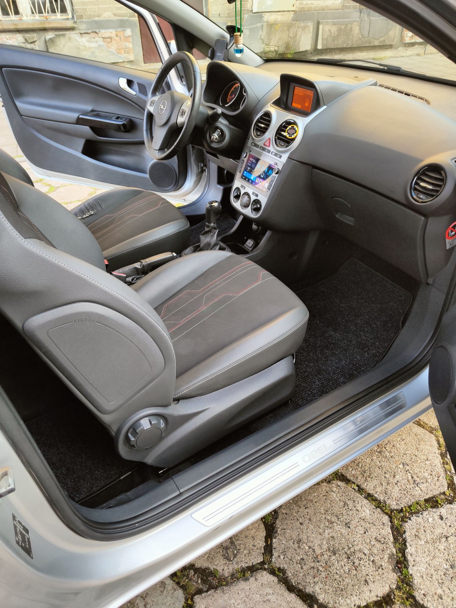 Opel Corsa rok 2012 lift poj 1.3cdti stan bdb