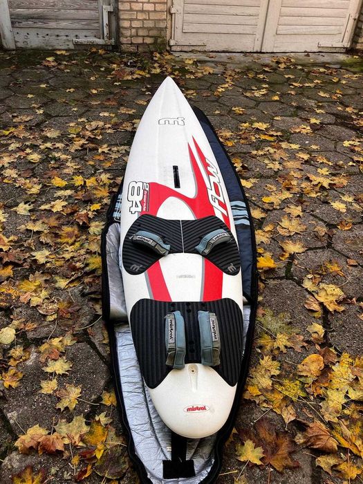 Zestaw windsurfingowy – Mistral Flow 113 l, 3 żagle, 2 bomy, 2 maszty