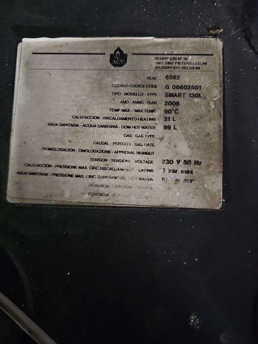 Sprzedam piec gazowy Vaillant z duzym zasobnikiem na wode.