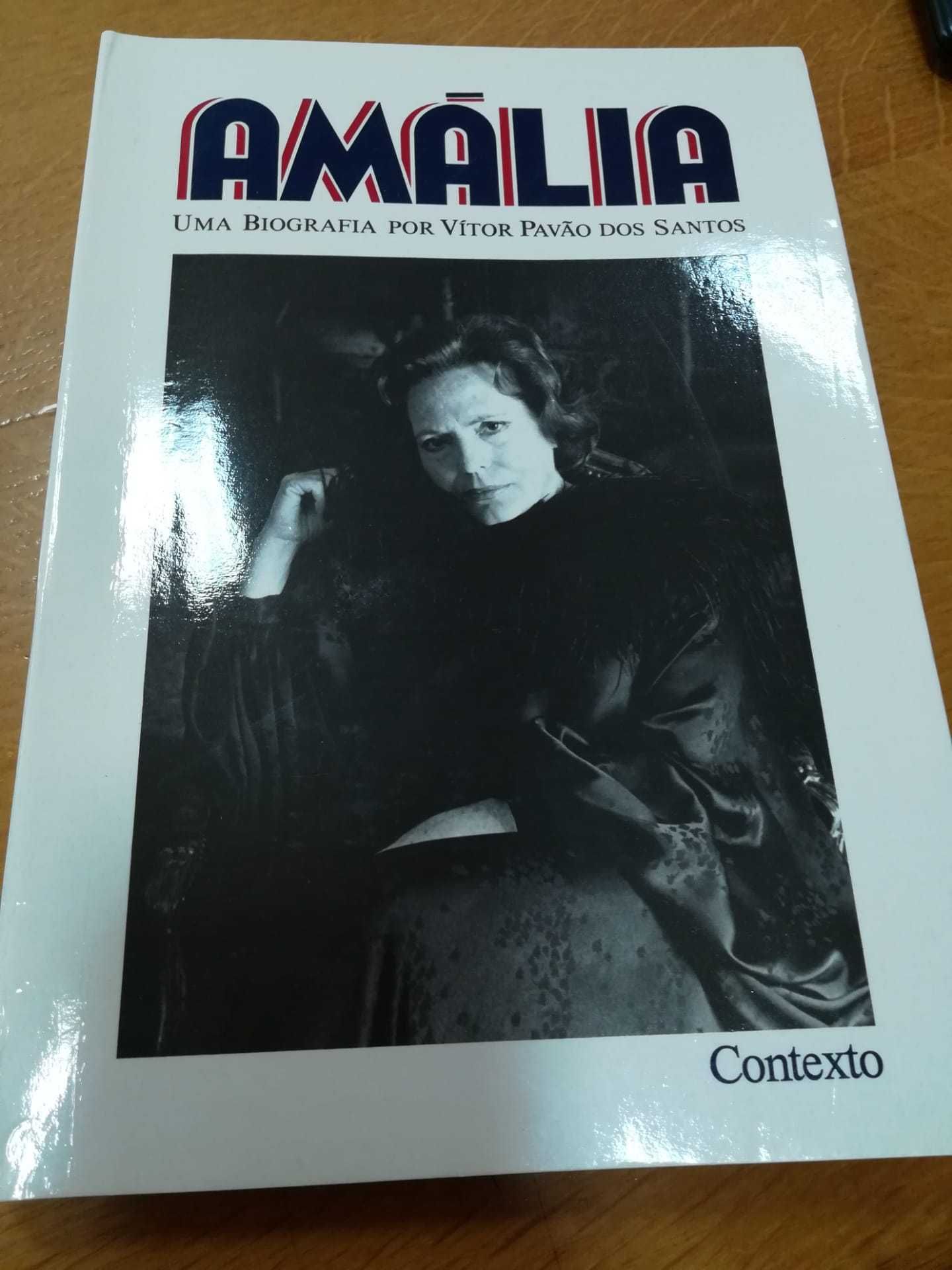 Amália, uma biografia por Vítor Pavão dos Santos