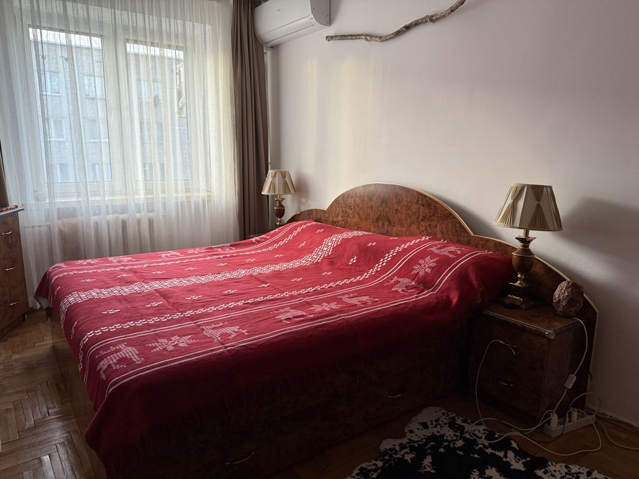 Спальня (ліжко 180*200, 2 приліжкові тумби з лам, шафа, комод, трюмо)