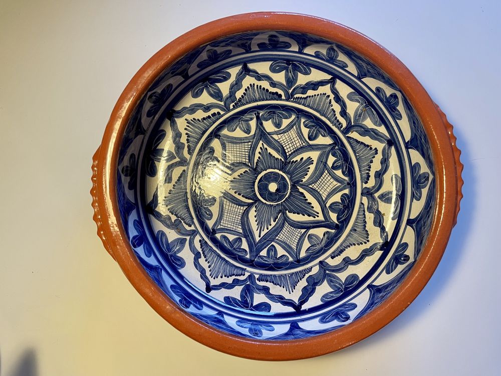 Travessa redonda de cerâmica portuguesa assinada “Portugal 73”