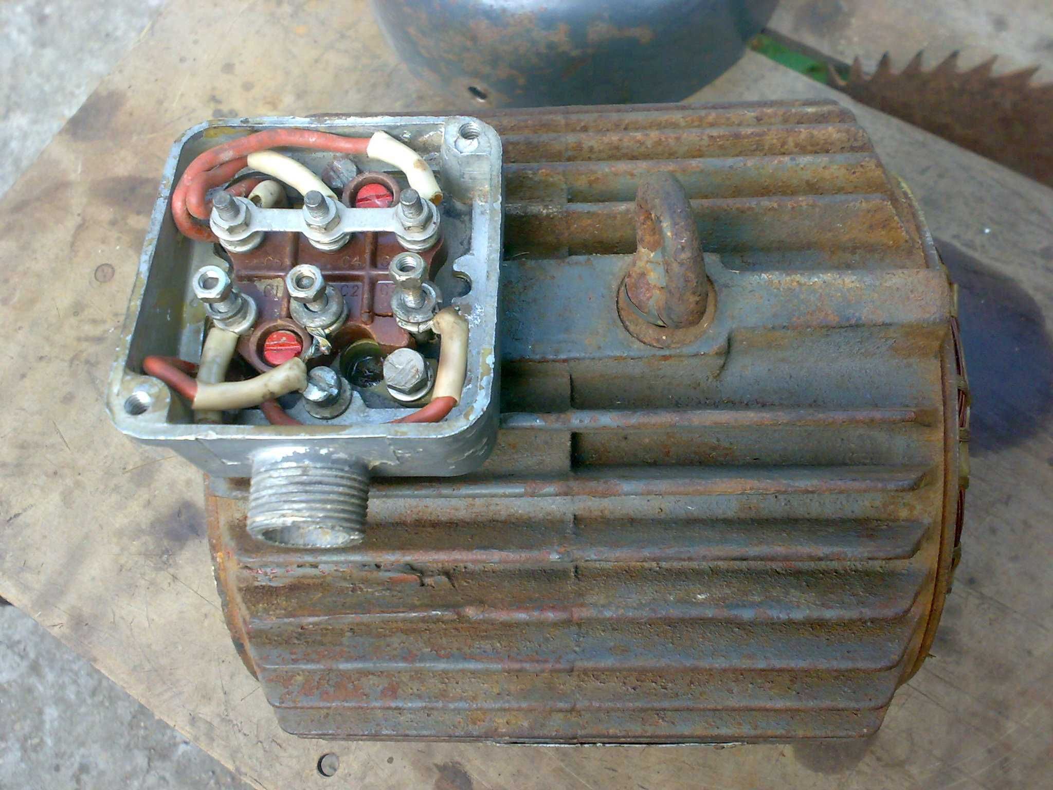 Электродвигатель 4.3 квт 1390 об.4АМ100Уз.Фланец.как на фото.