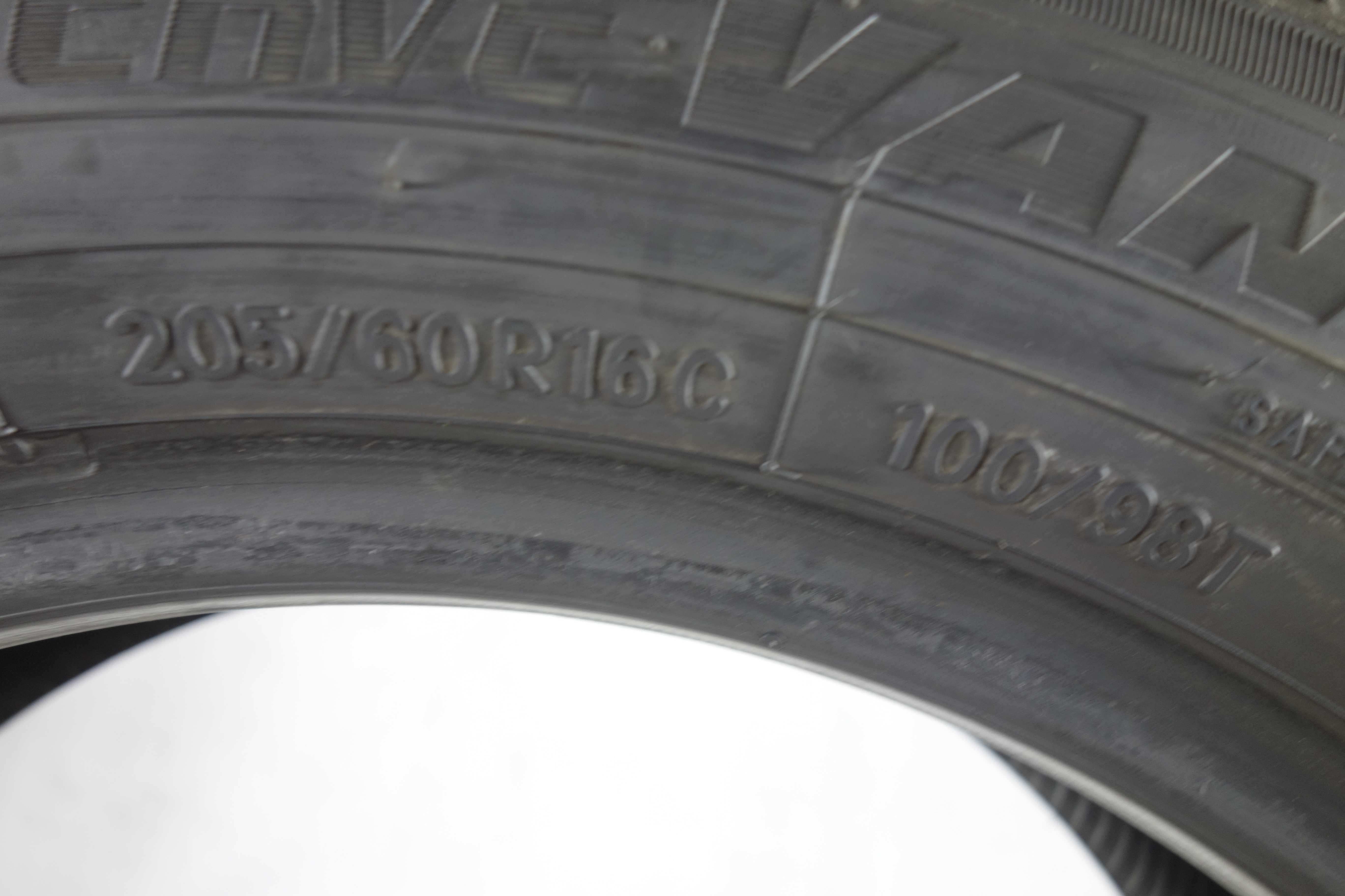 Opony zimowe 205/60/16C - TOYO Observe Van