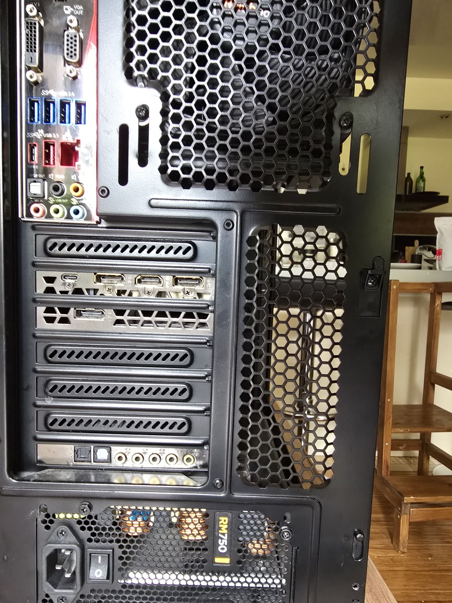 Komputer i7‑6700K | RTX 2070 | 16 GB RAM | SSD + HDD | Windows 10 Pro