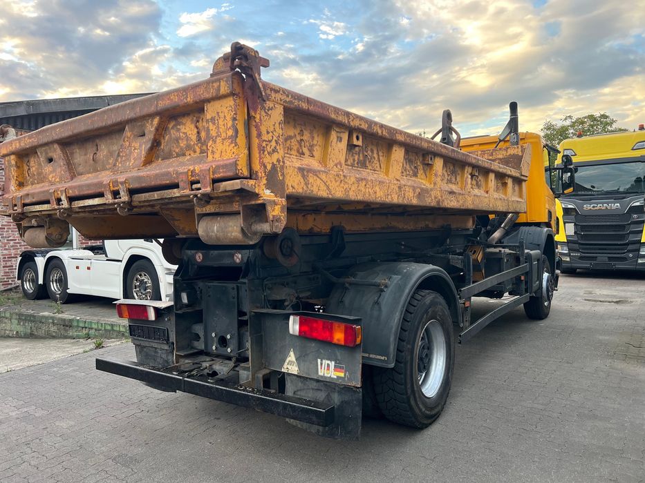 Scania P340 4x4 gancho , so 300.000 km