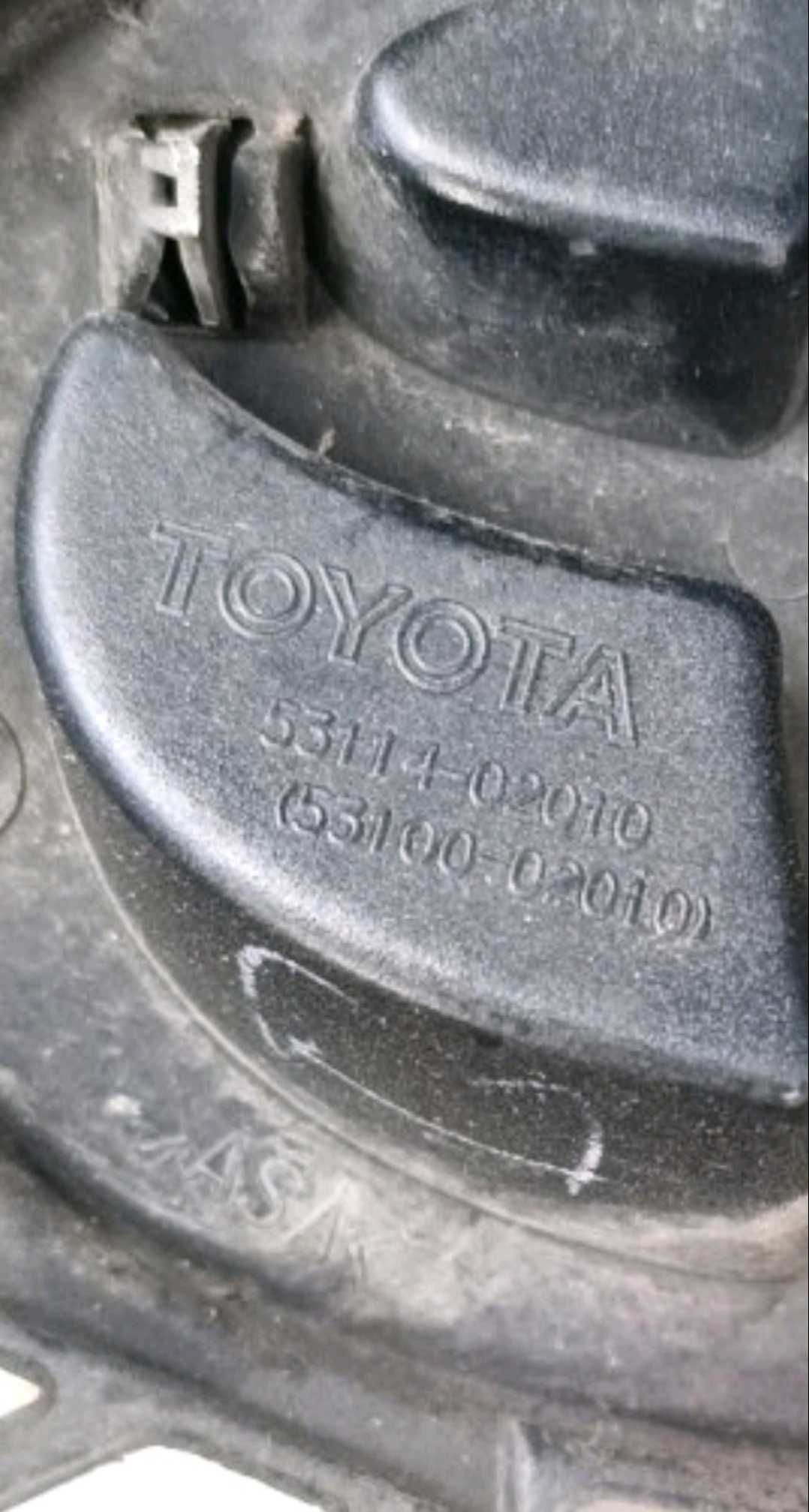 Решітка радіатора Toyota 53114-02010