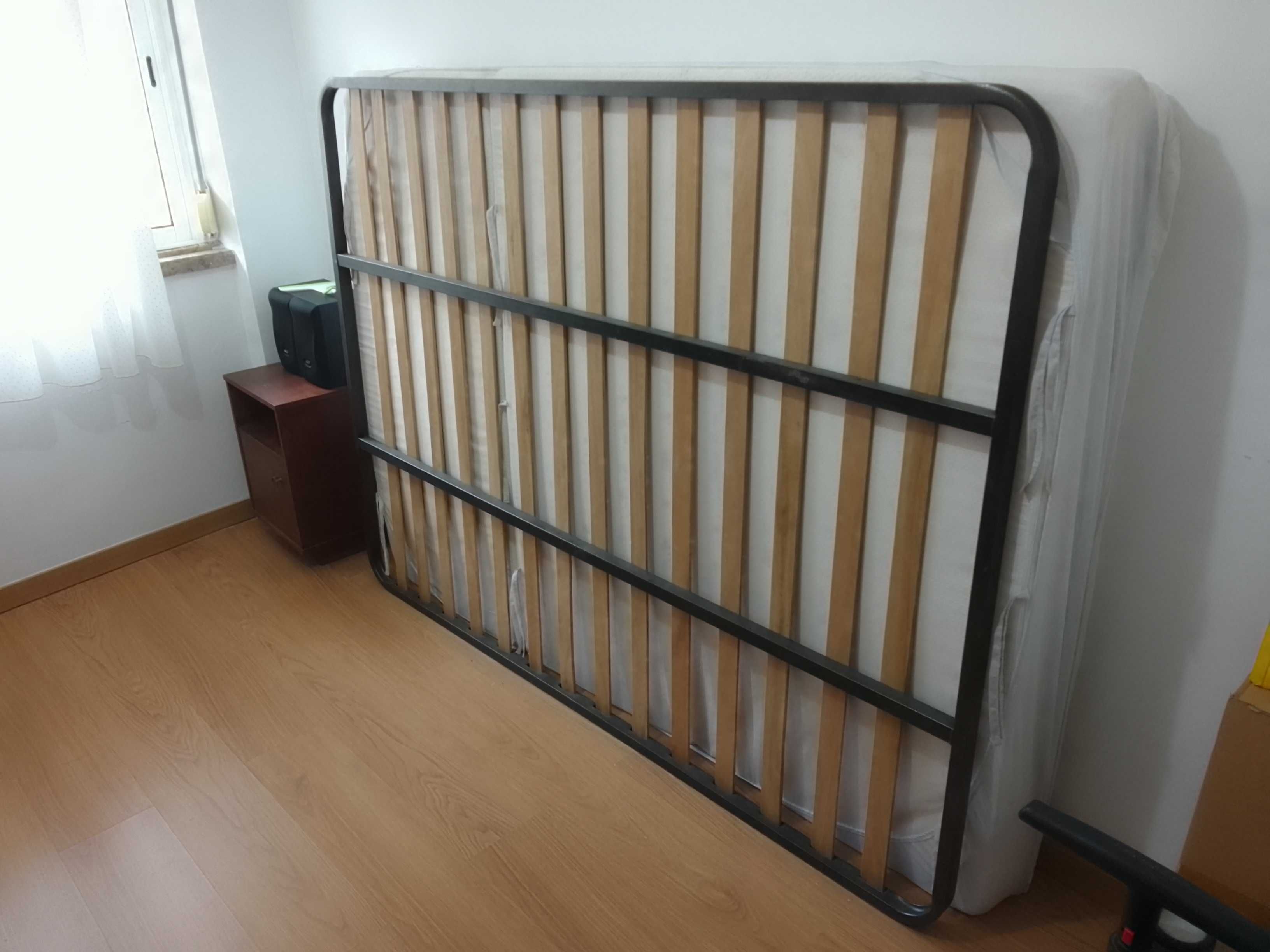 Cama de casal (190 x 140) desmontável com colchão e topper