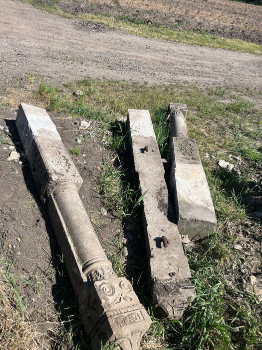 Стовпи бетонні для воріт