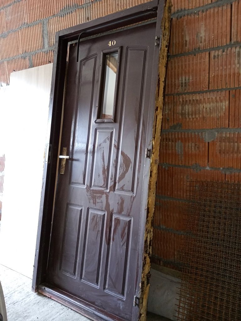 Drzwi z futryną ciemny brąz