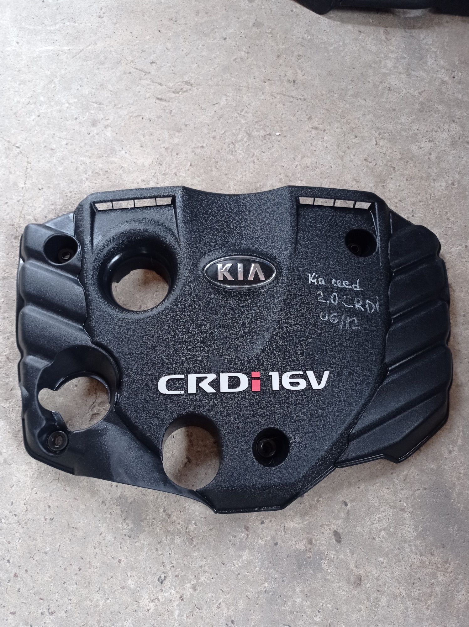 Декоративна кришка двигуна Kia ceed 2.0crdiкожух двигуна Кіа сід 2.0д
