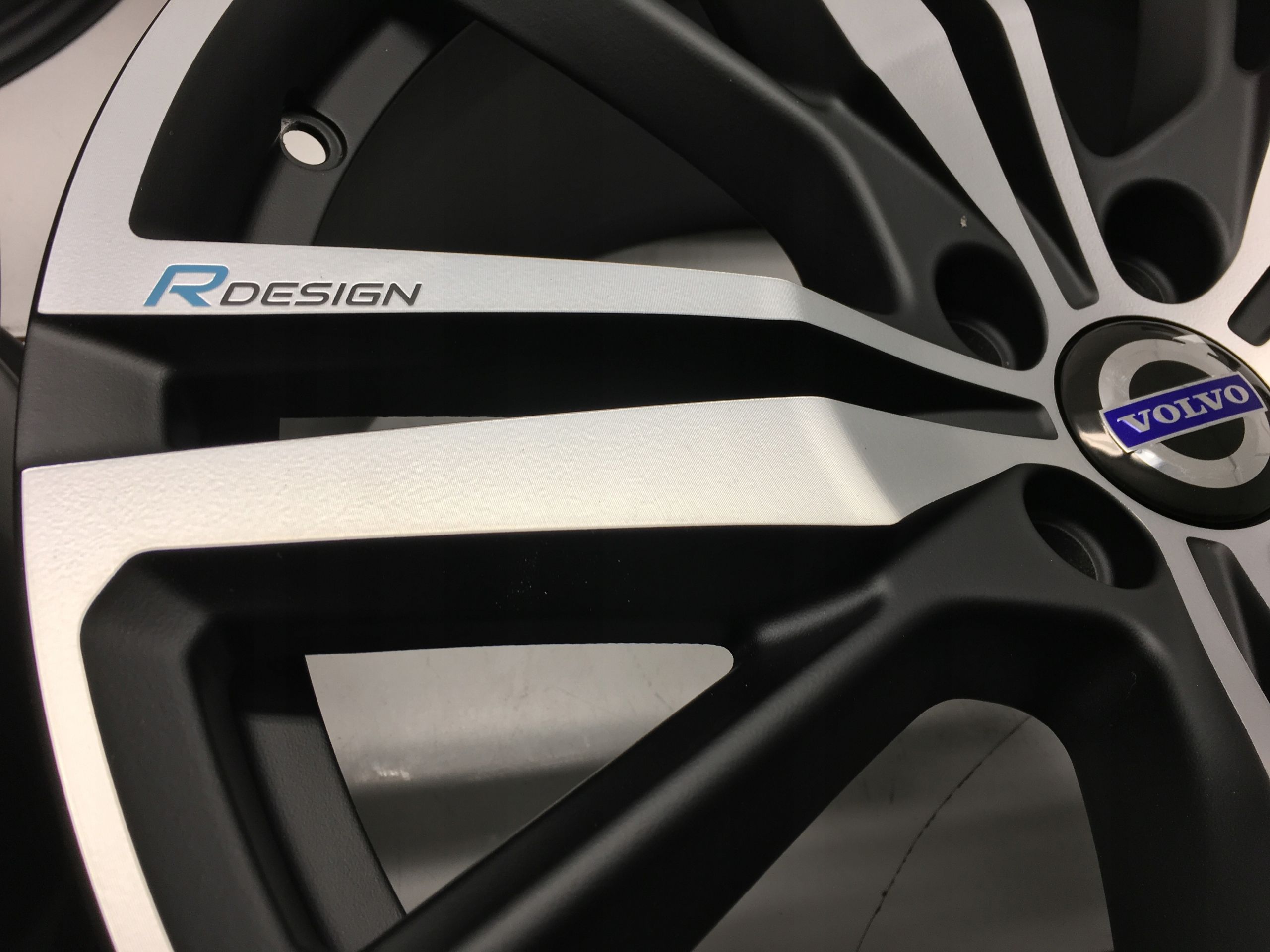 Felgi 19 Volvo r Design Ideal 8 ET42 XC60 XC40 V70